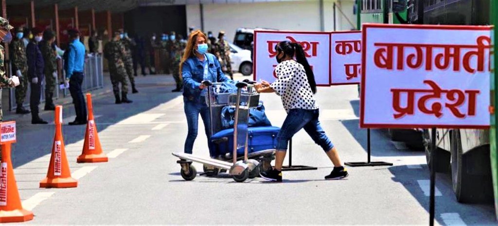 कुवेतबाट उद्दार गरिएका महिलालाई होल्डिङ्ग सेन्टर हुदै आआफ्नो प्रदेशमा पठाइदै (तस्वीर)