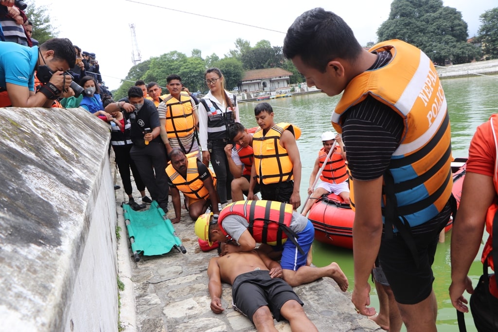 सिद्धपोखरीमा ‘वाटर रेस्क्यु’