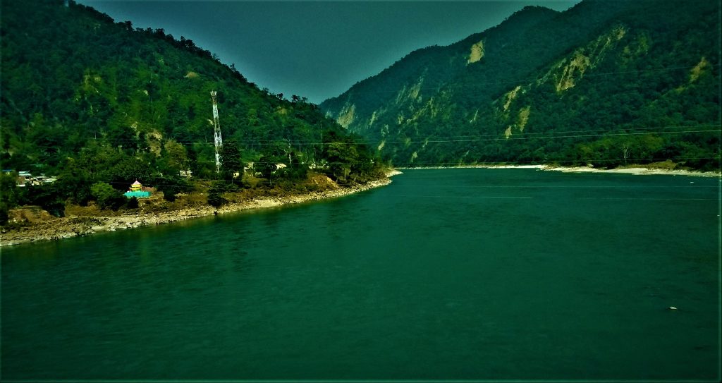 कर्णालीमा पानीको सतहबढेपछि जाेखिम बढ्याे