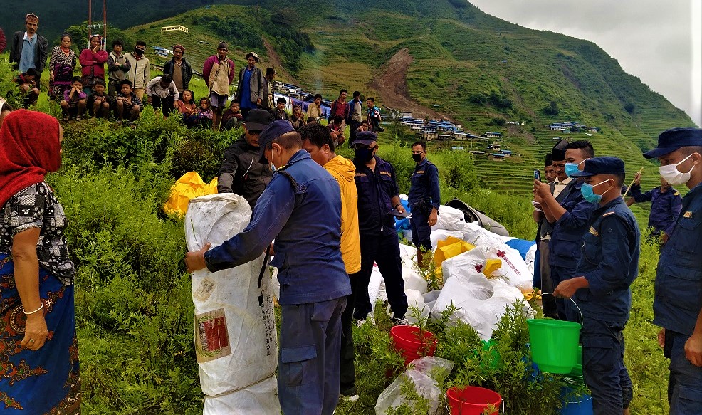 लिदी पहिरो प्रभावितलाई नेरेसोकाे खाद्यान्न सहायता, १८ को शव भेटियो, जोखिम कायमै बेपत्ताको खोजी जारी image