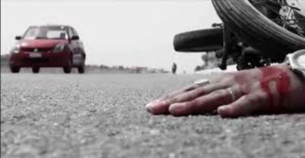 मोटरसाइकलबाट खसेर श्रीमतीको मृत्यु