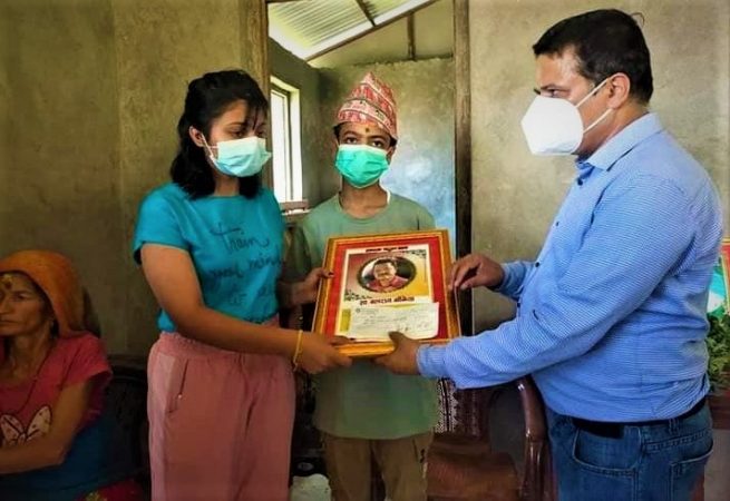 पत्रकार स्व.बानियाँको परिवारलाई अमेरिकाबाट चार लाख सहयोग image