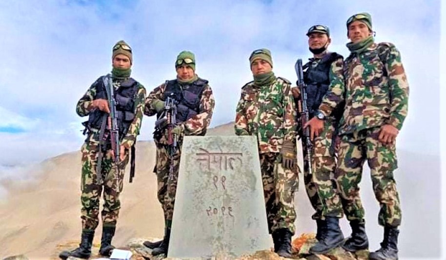 हराएको भनिएको ११ नम्बर सीमास्तम्भ जहाँको त्यही, फाेटाे खिचेर फर्कियो टोली image