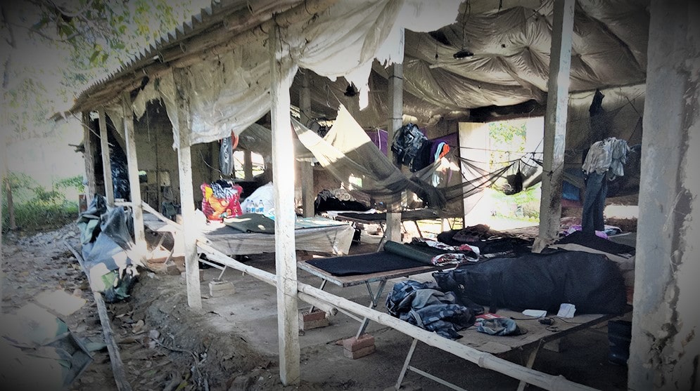 त्रिपाल र स्याउको छाप्रामा बस्छन् सीमा सुरक्षामा खटिएका सशस्त्र प्रहरी image