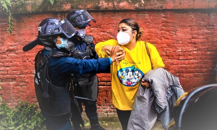 कुलमानको समर्थनमा उत्रिएकाहरू माथि प्रहरीकाे झापड