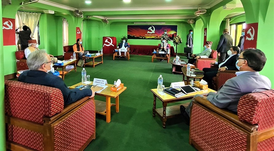 तीन विकल्पमा मन्त्री फेर्दै नेकपा image