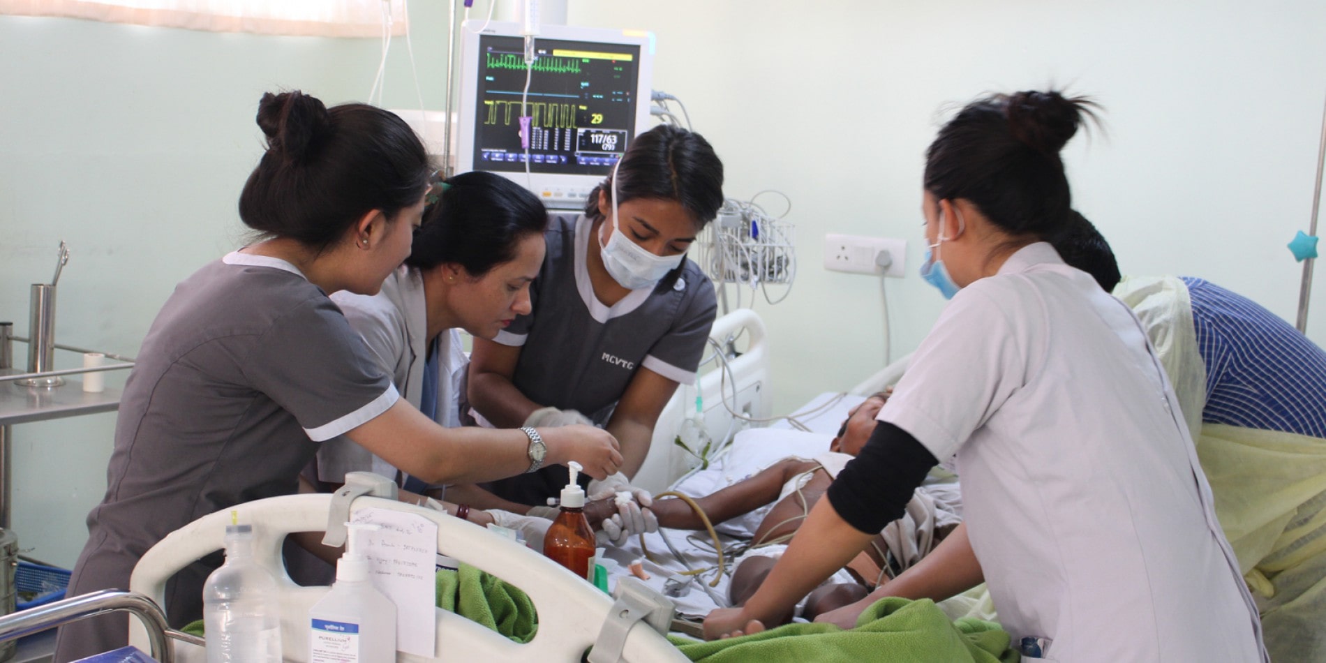 निजी अस्पतालमा बिरामी र नर्समाथि दोहोरो शोषण image