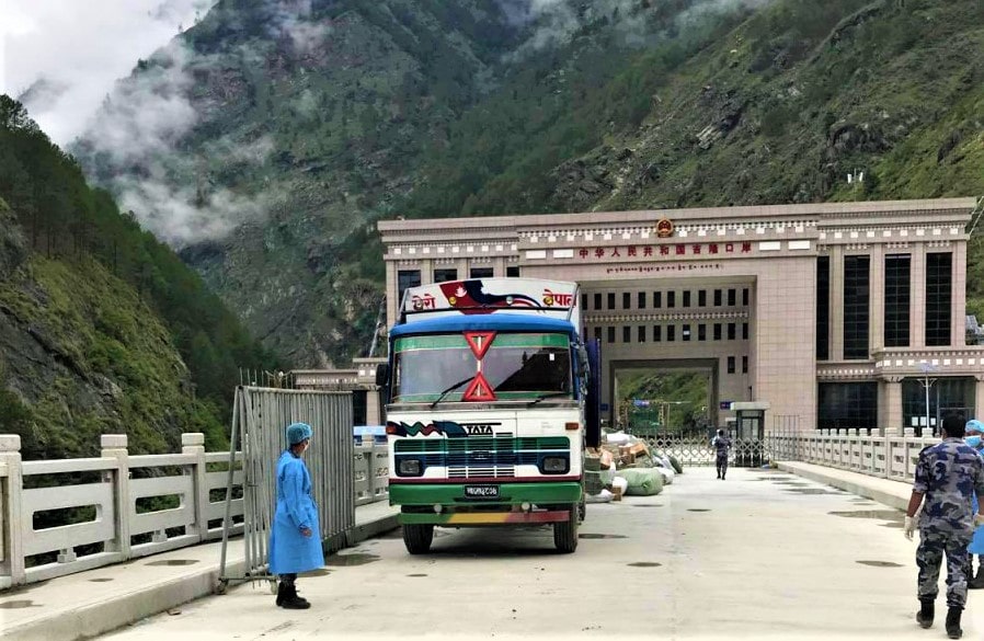 दुई ट्रक स्वास्थ्य सामग्री नेपाल पुग्यो, चीनबाट पाँच ट्रक थप सामग्री आइपुग्दै image