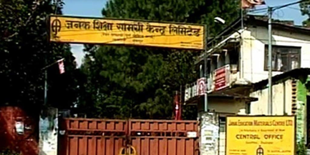 तीन सुरक्षा घेराभित्र अन्तःशुल्कको स्टिकर नेपालमै छापिँदै image