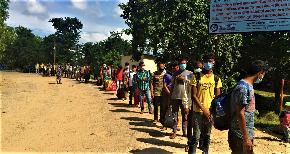 ‘यहाँ के खाने ? मरे उतै मरौंला’ : नेपालमा गुजारा नचलेपछि फेरि भारततिरै जानेको लर्को image