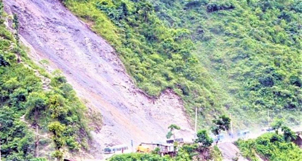 नारायणगढ–मुग्लिन सडक अवरुद्ध