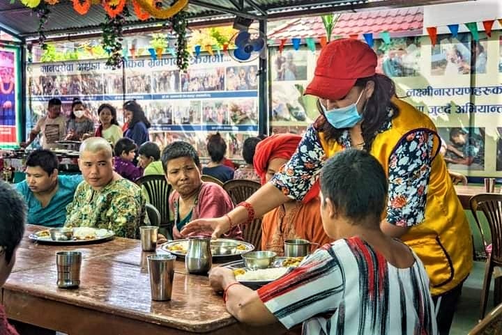 स्व. रामसिंह महराको पुण्य तिथीकाे अवसर पारेर मानव सेवा आश्रम सामाखुशीमा खाना खुवाउने कार्यक्रम सम्पन्न