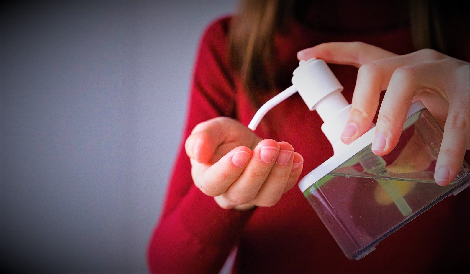 नक्कली स्यानिटाइजरले मान्छेको स्वास्थ्यमा गम्भीर आघात, विषाक्त मिसाएर छ्यापछ्याप्ती बजारमा image