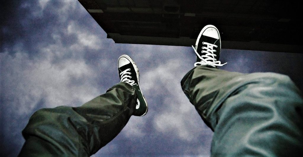 एक युवाले गरे क्वारेन्टिनमै आत्महत्या