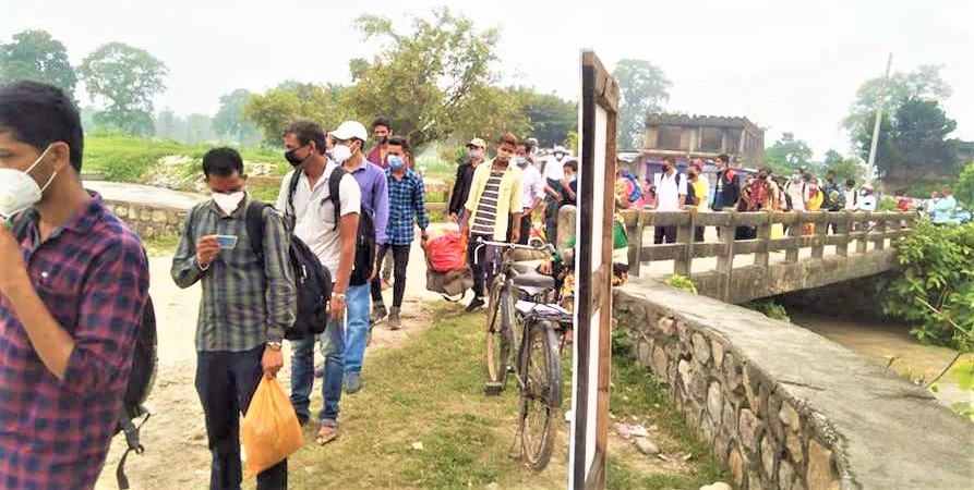 गुजारा नचलेपछि फेरि भारततर्फ युवाको लर्काे image