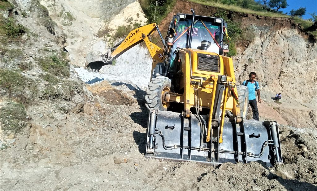 तीन महिनादेखि अवरुद्ध कोल्टी सडकसुचारु