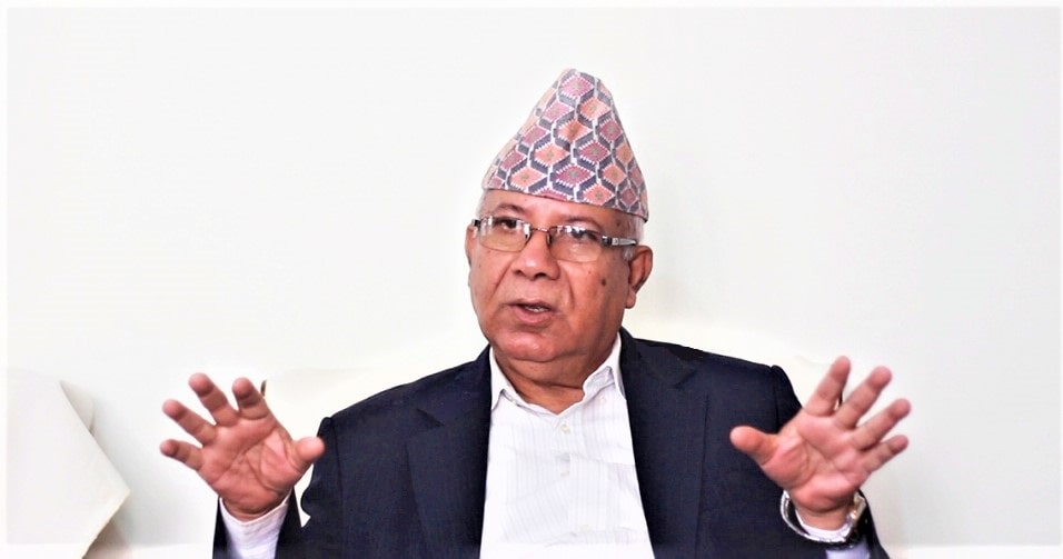 ओलीको अहंकारले लोकतन्त्र धरापमा