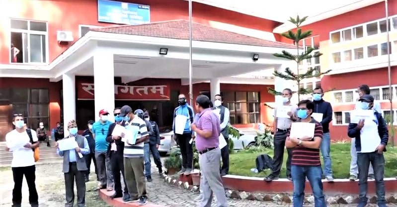 उपकुलपति कार्यालय घेराउ