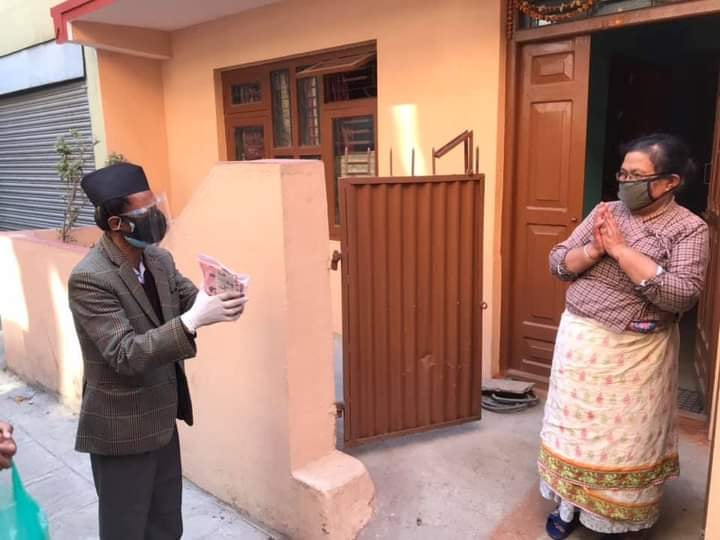 काठमाडौँ क्षेत्र नं ८ मा स्वास्थ्य सामाग्री वितरण
