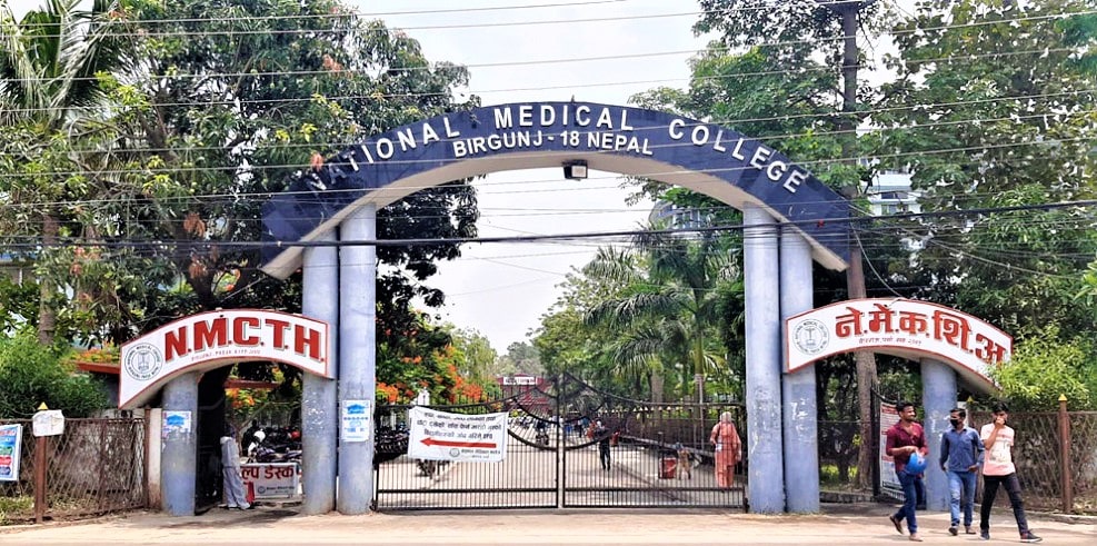 एक लाख नबुझाए परीक्षा रोक्ने चेतावनी, विद्यार्थीकाे ढाड सेक्दै नीजि मेडिकल कलेज