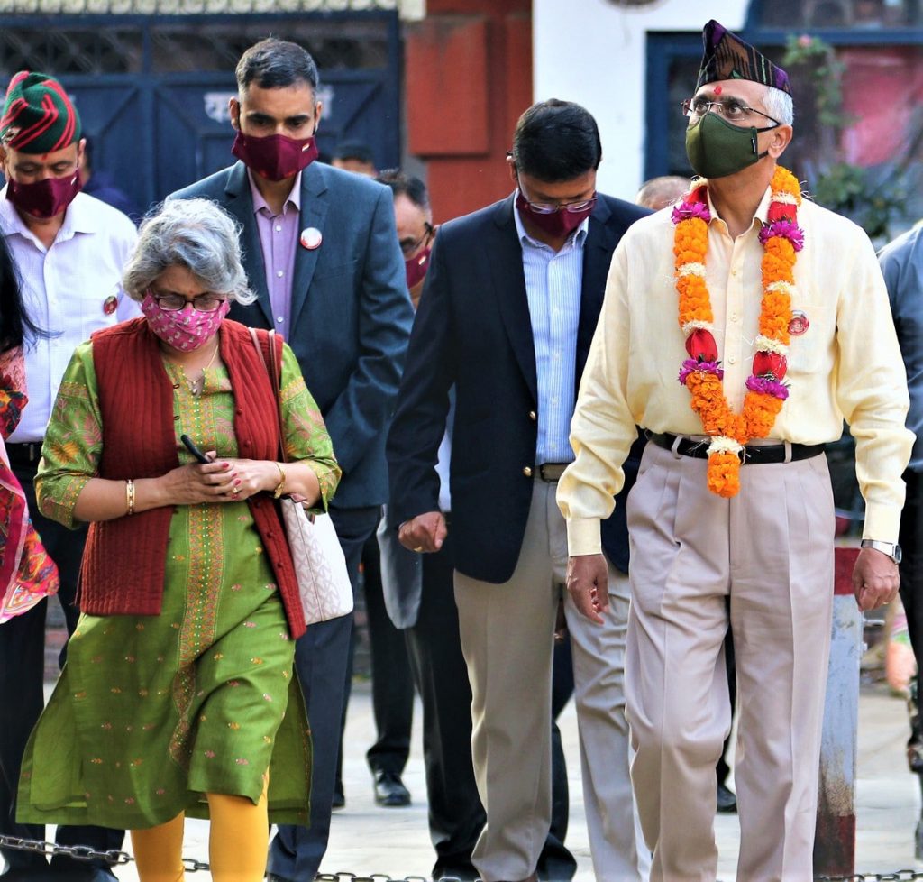 नरवणेको धार्मिक व्यस्तता