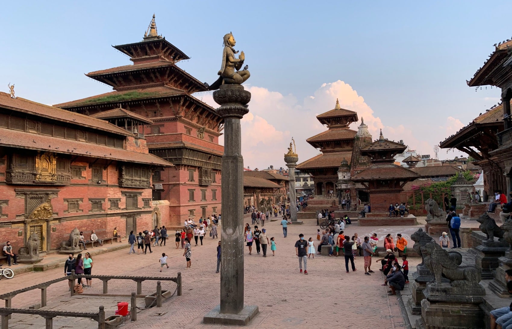 पाटन दरबार क्षेत्रमा मानिसको चहलपहल बढ्यो image