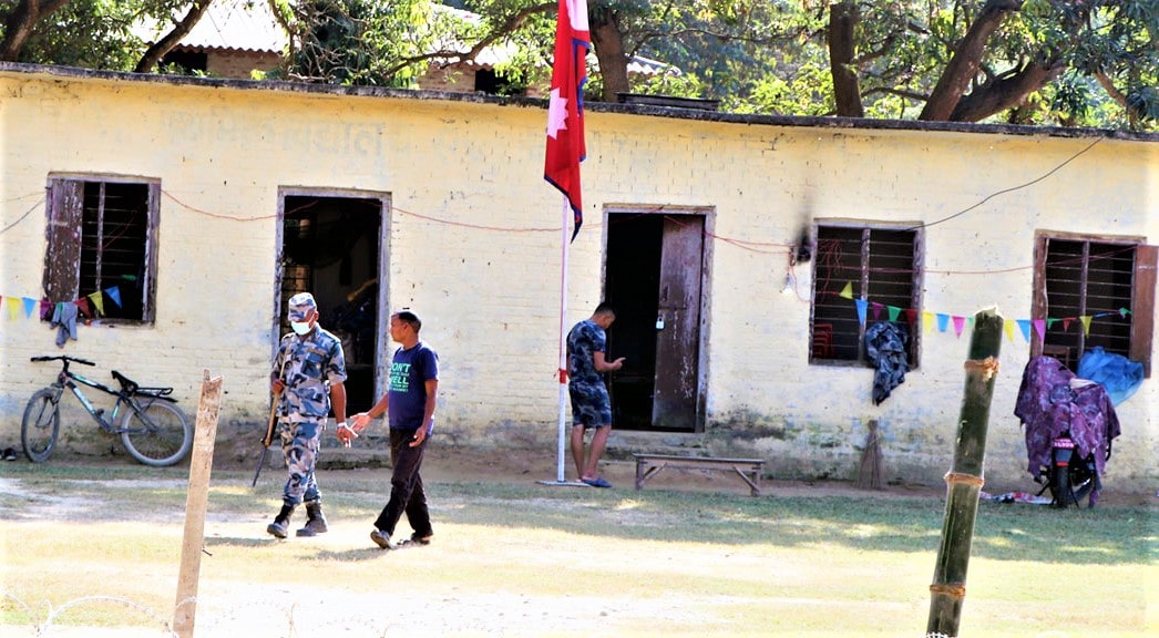 विद्यालयमा सशस्त्रको ब्यारेक image