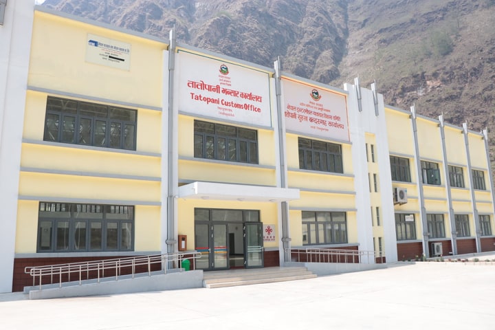 चिनियाँ कन्टेनरले नेपालसम्म ल्याए सामग्री