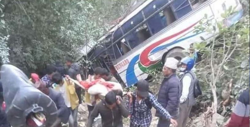 नेपालगञ्जबाट रुकुम चौरजहारी जाँदै गरेको बस दुर्घटनामा घाइतेसंख्या २५ पुग्यो