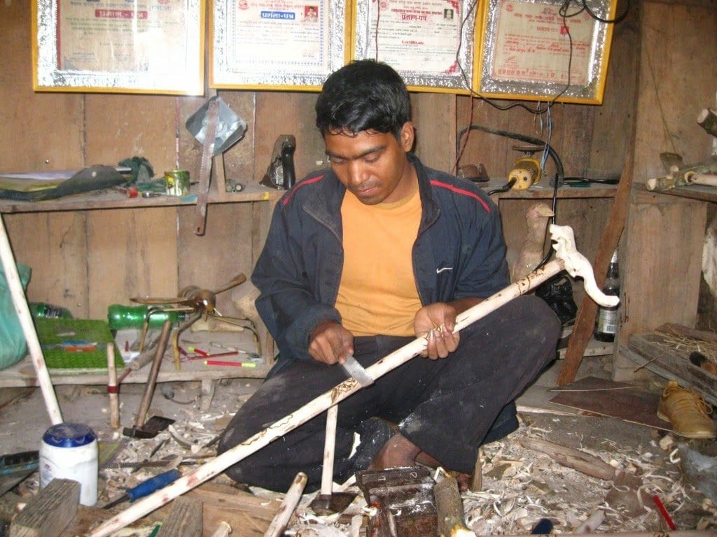 खोटाङ्गेको पहिचान, घङ्गरुको लौरो उपहार  image