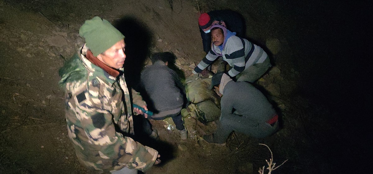 हुम्लामा बिरामी बोकेर अस्पताल आउदै गरेको जीप दुर्घटना image