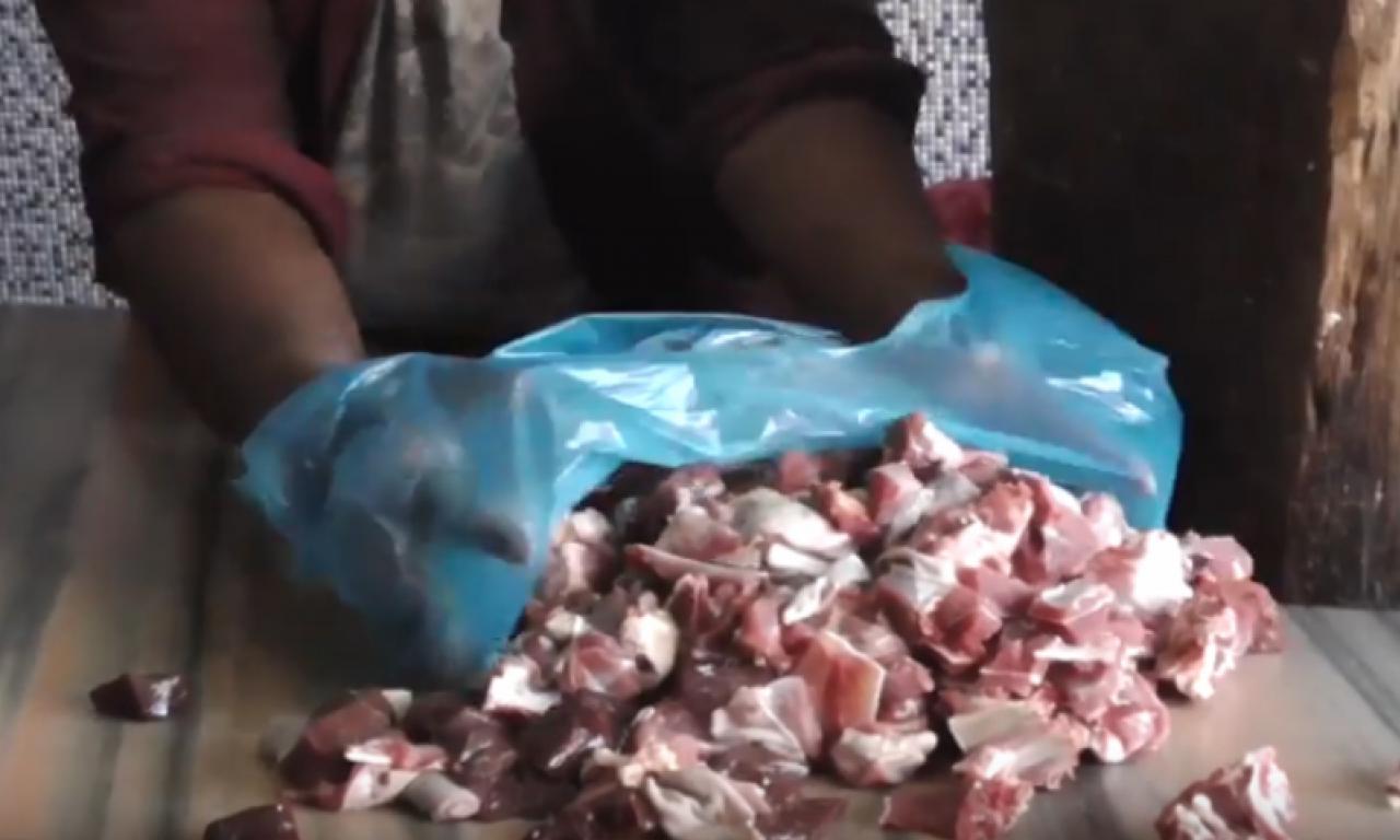 कमलामाईमा मासुको अव्यवस्थित व्यापार, बजार बन्यो दुर्गन्धित image