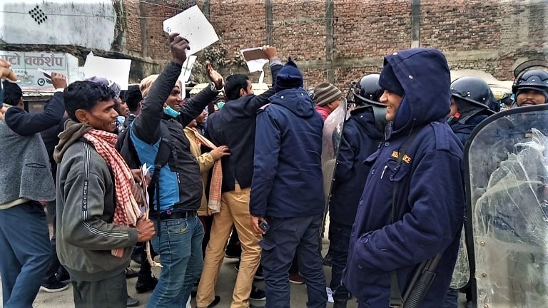 मुख्यमन्त्री कार्यालय अगाडी प्रर्दशन