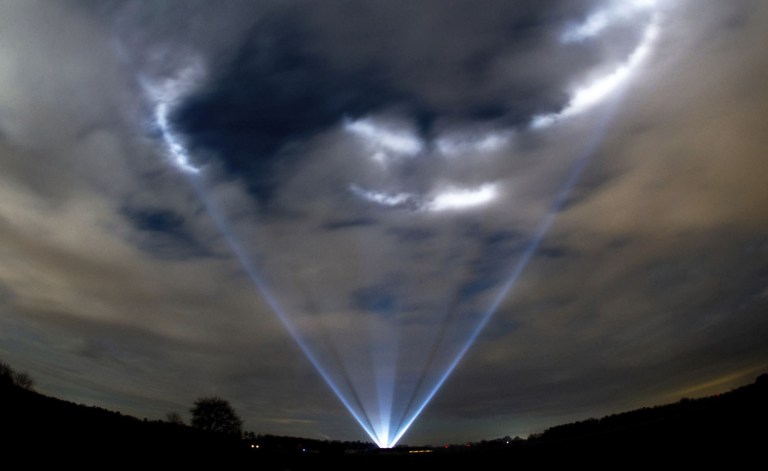 अंग्रेजी नयाँ वर्षको भव्य स्वागत image