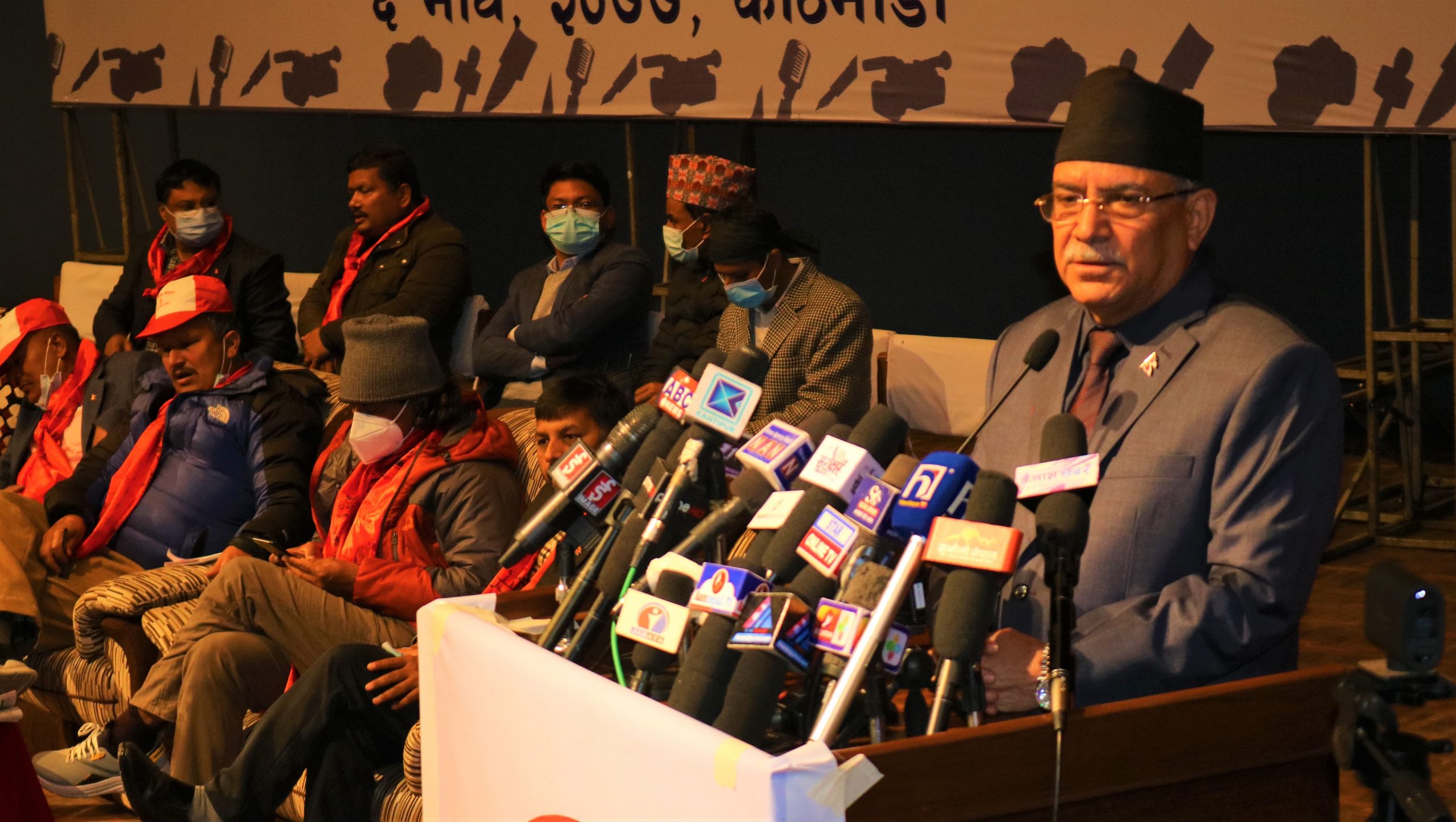 फागुन भित्रै ओली निकम्मा सावित हुने प्रचण्डकाे खुलासा image