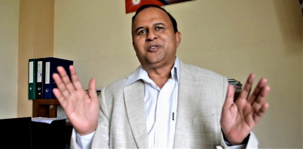 ईन्चार्जबाट हटाएपछि प्रचण्डकै थातथलोमा उभिएर शंकर पोखरेलले भने, ‘उनी प्रति अलि दयालागेर आयो’