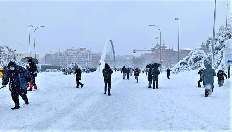 ५० वर्षयताकै भिषण हिमपात, हवाइ उडान र सडक बन्द
