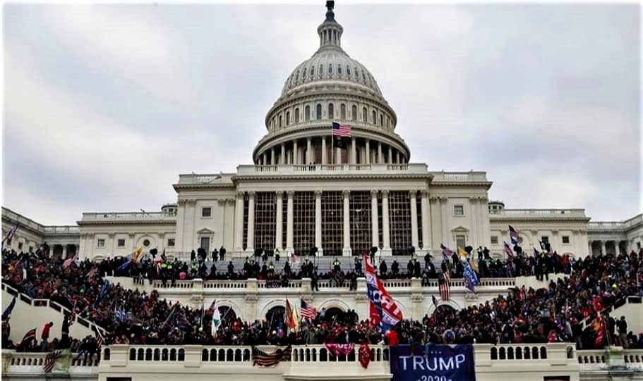 संसद् भवनमा ट्रम्प समर्थकले गोली चलाए, एकको मृत्यु image