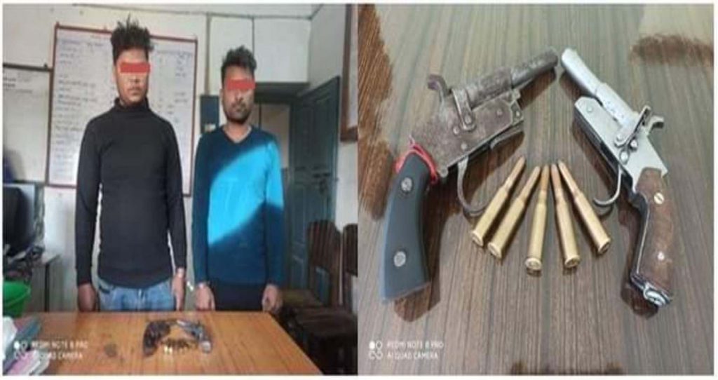 हातहतियार सहित दुई जना पक्राउ