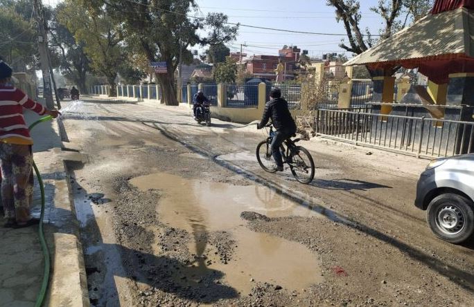 महांकाल–आरुबारी सडकमा सास्ती नै सास्ती image