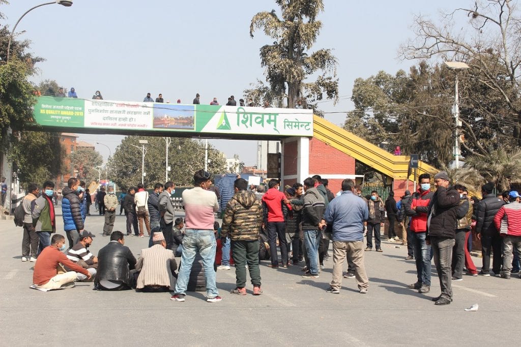 आमहडतालले सकसः परीक्षा प्रभावित, बिरामी हिँडेरै अस्पताल image