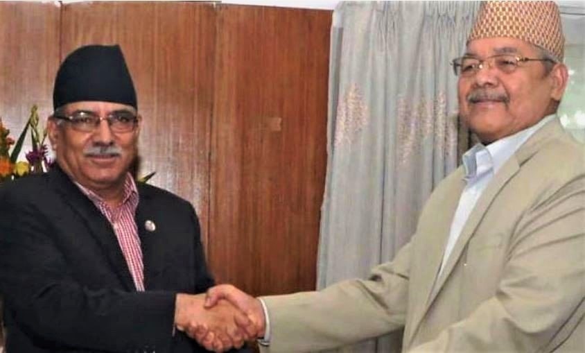 ओलीलाई राजीनामा मागिरहेका गौतमले प्रचण्डसंग गरे भेट image