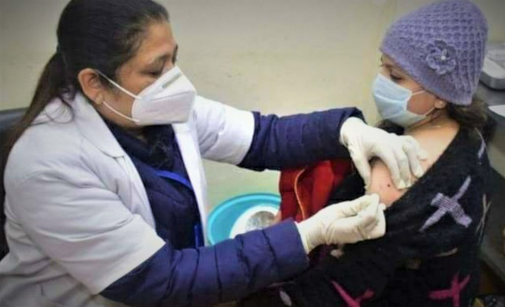 ‘भेरोसेल’ खोपको दोस्रो डोज आजबाट लगाईदै, अत्यावश्यक सेवामा कार्यरतका लागि निम्न केन्द्र ताेकियाे