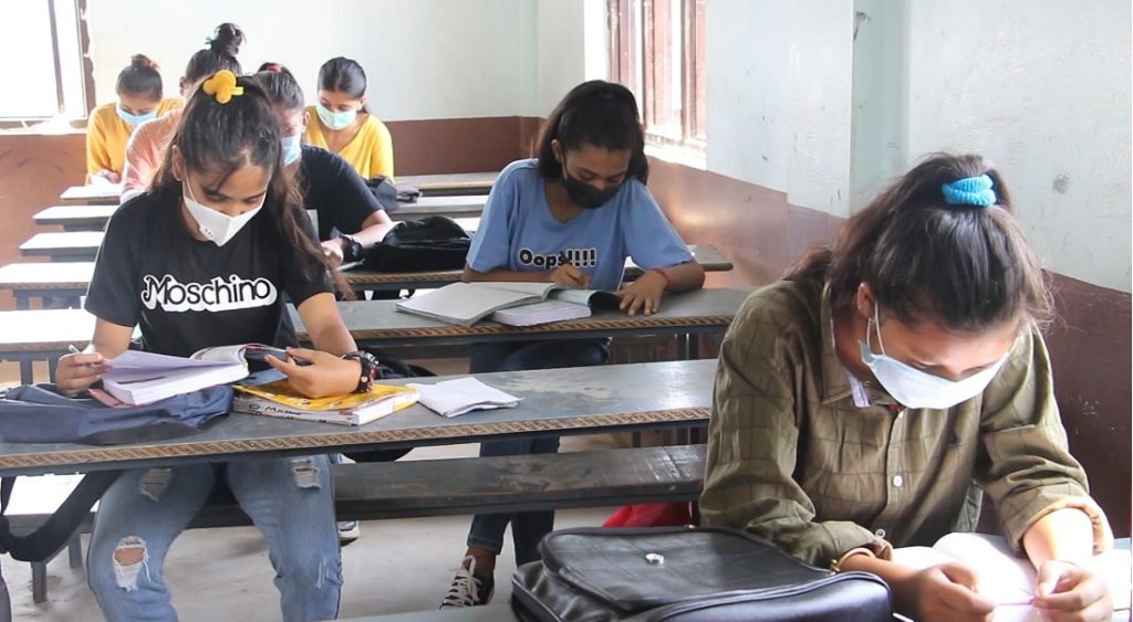 दैलोको विद्यालय नचलेपछि गाउँलेले ब्युँताएको विद्यालय