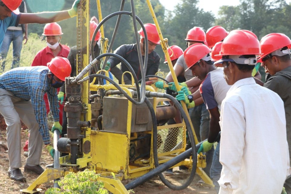 नेपालमै छ इन्धन, वर्षौंदेखि जमिनमा बलिरहेको छ ज्वाला image