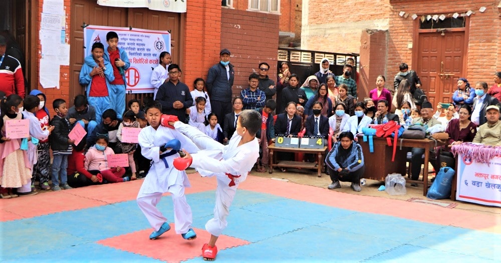 कराँते प्रतियोगिताका विजयी खेलाडीलाई पदक वितरण