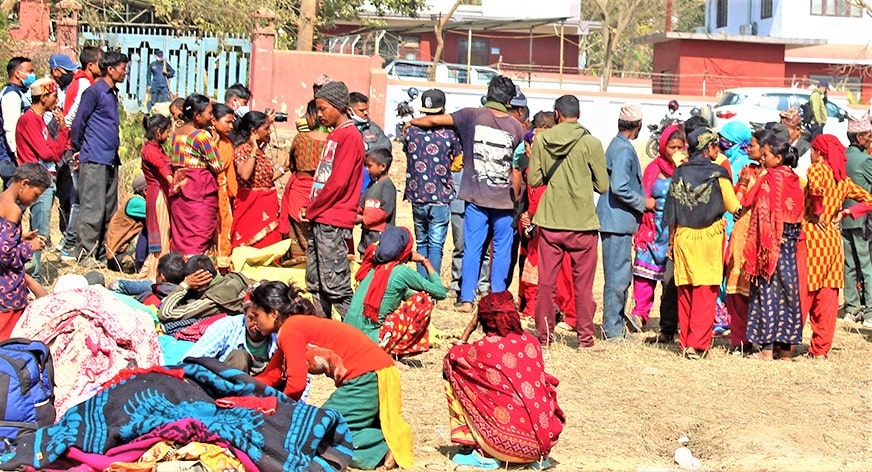 सुर्खेतमै रोकिए वादी समुदाय, छैन गाडीभाडा