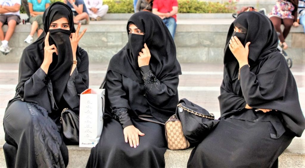 सार्वजनिक स्थानमा बुर्का लगाउन नपाइने