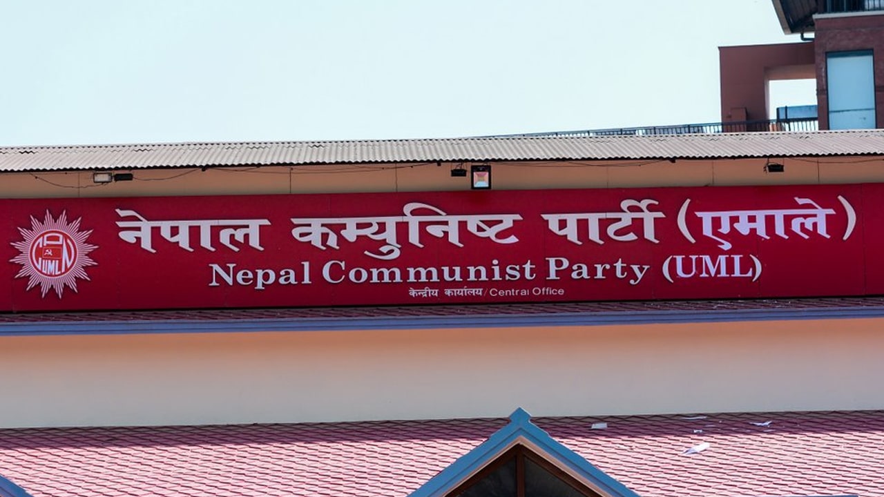 समानान्तर कमिटी बनेसंगै एमाले फुटको संघारमा image