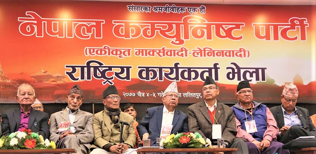 एमाले कलह उत्कर्षमा, ओलीले बोलाए बैठक image